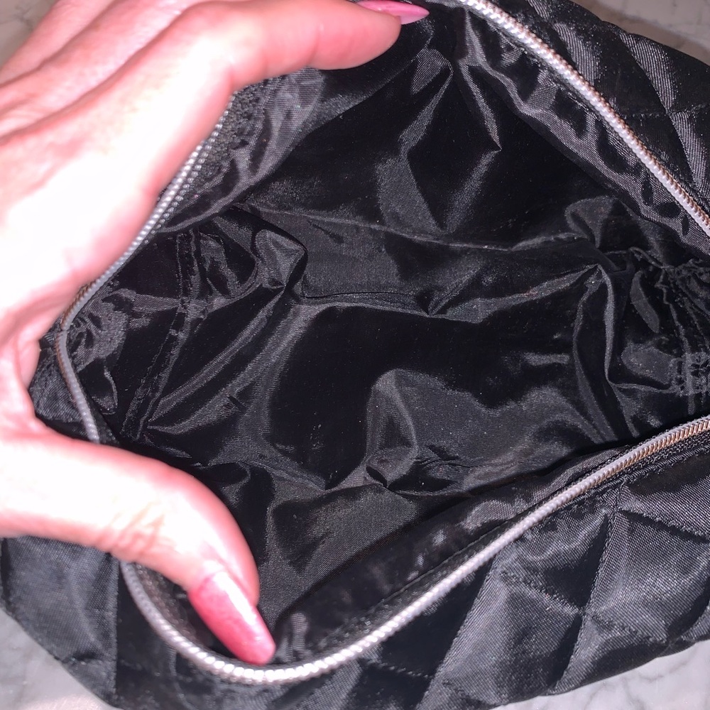 ❤️LE MYSTERE COSMETIC ZIPPERED CLUTCH❤️FLAWLESS!! NEVER USED! - Picture 3 of 5